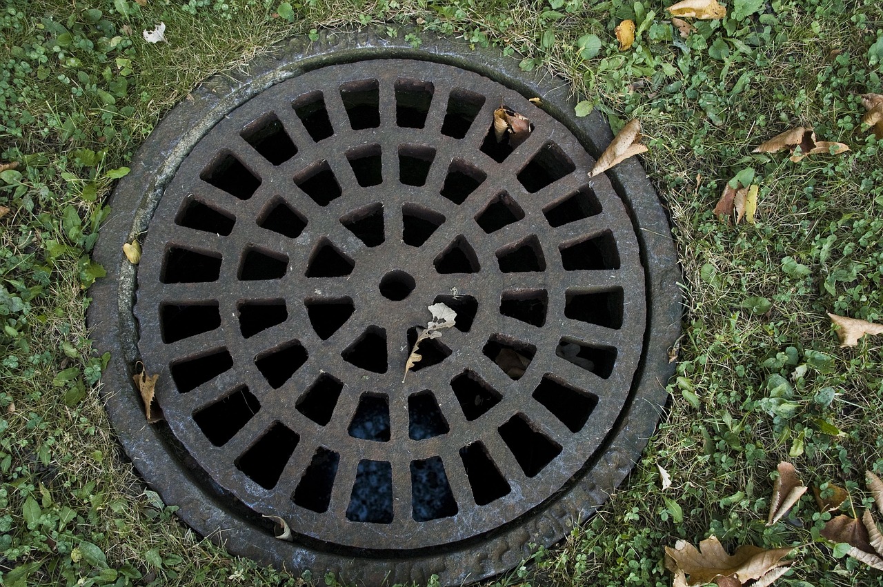 Comment nettoyer et entretenir sa gouttière pour éviter les débordements ?