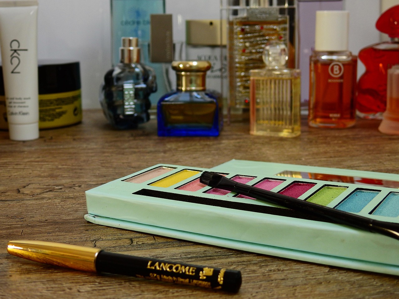 Quelle peinture choisir pour repeindre une salle de bain humide ? peinture spéciale salle de bains : résistante à l'humidité, facile à appliquer, pour des murs éclatants et durables.